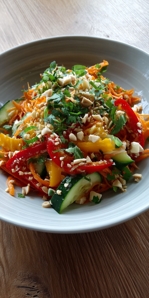 Bunter Erdnuss-Knusper-Salat: Asiatisch & Frisch | Gesunde Salate 2026