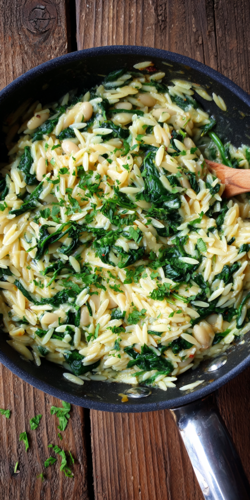 Cremiger Orzo-Eintopf mit Spinat & Parmesan | Vegetarisch 2026