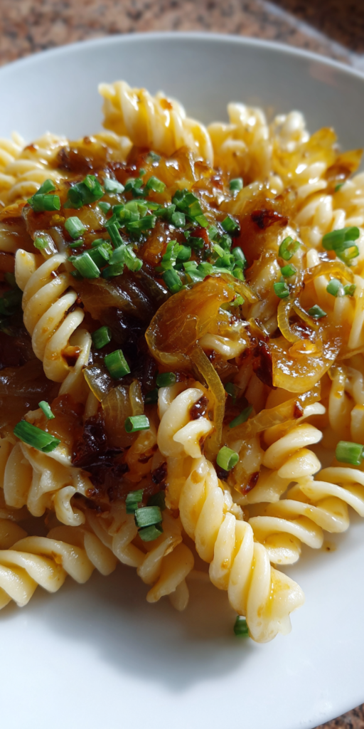 Vegan Caramelized Onion Pasta (Karamellisierte Zwiebeln) | Soulfood 2026
